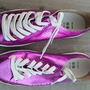 SCHUTZ Vibrant Metallic Sneakers